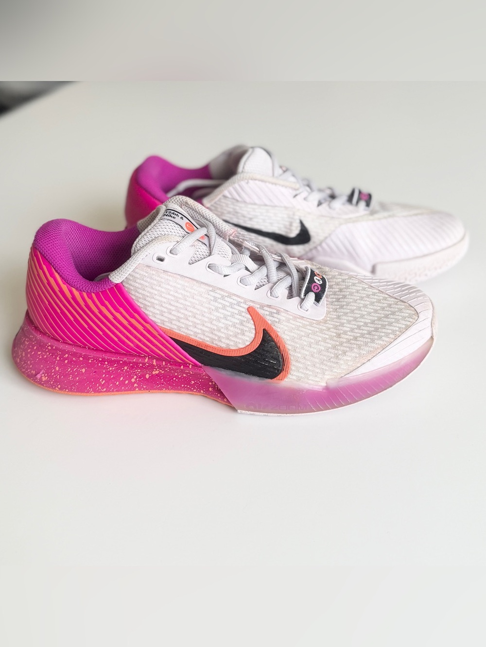 Nike Women’s 8.5 Air Zoom Court Vapor 2 Premium tennis shoes NYC pink white